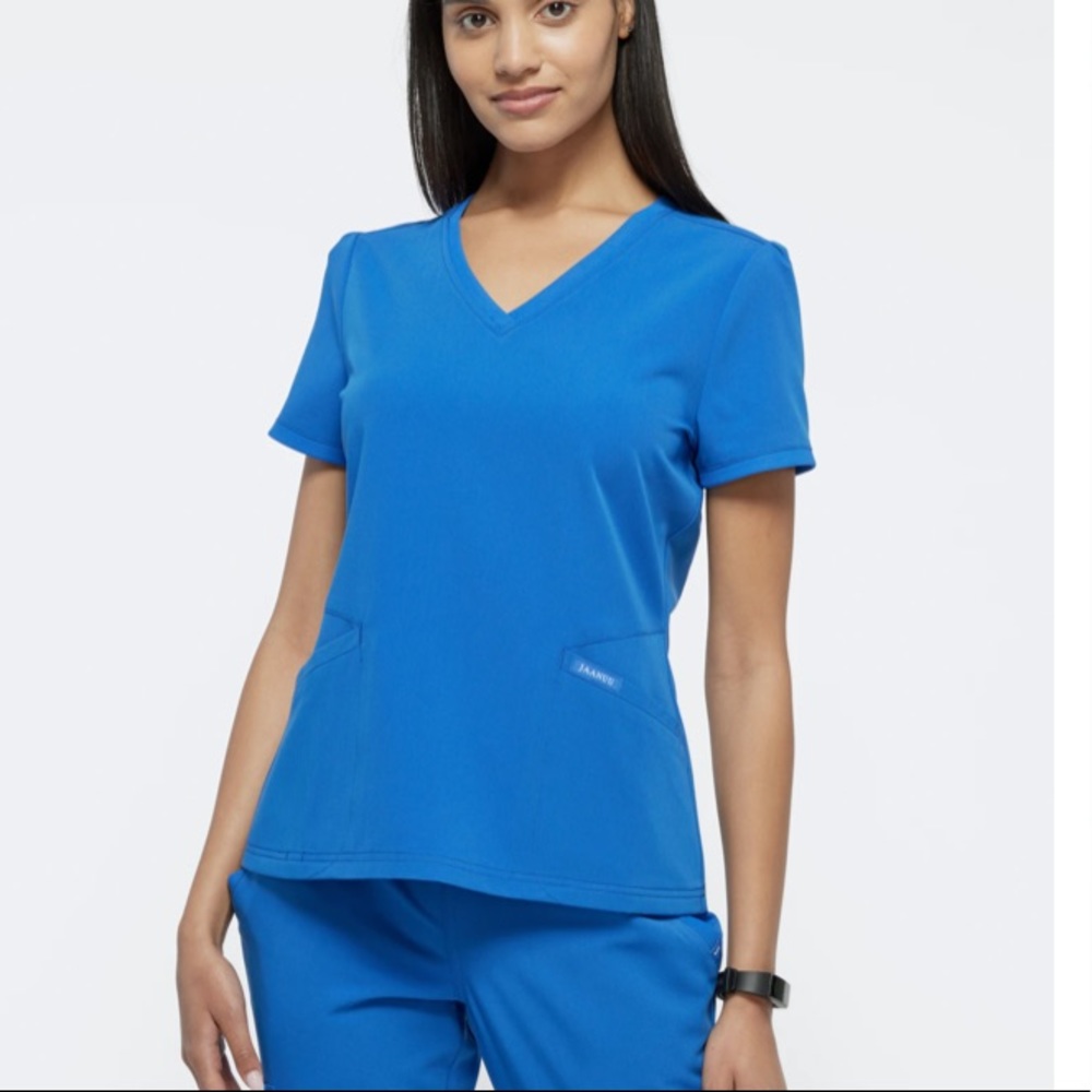 Jannuu 2 pocket scrub top